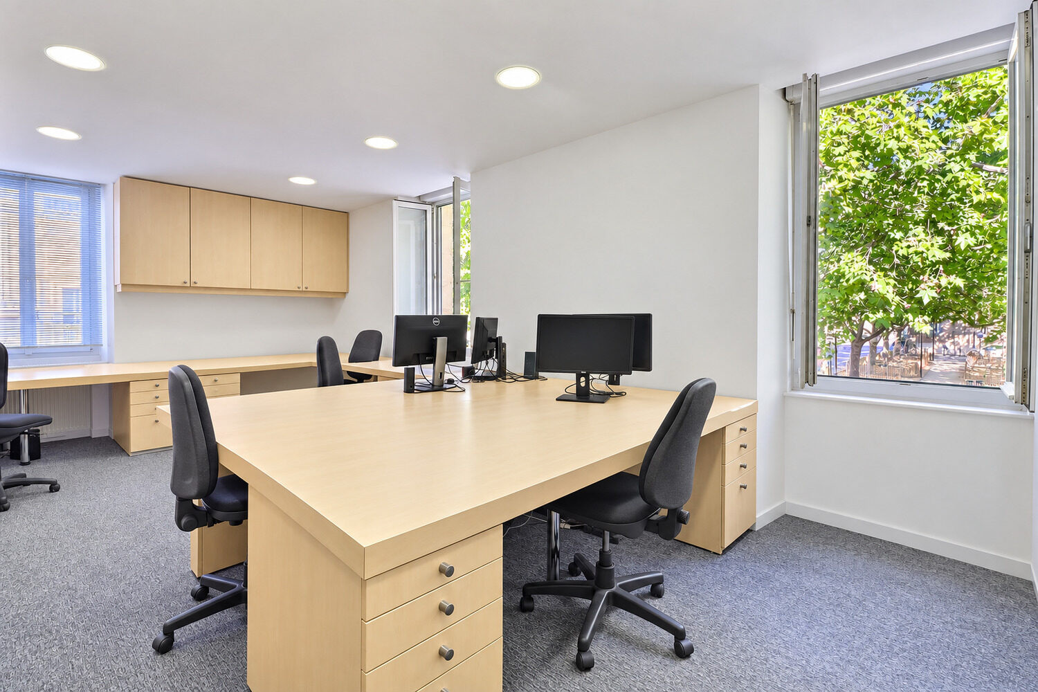 
                                                Vente
                                                 BORDEAUX BASTIDE – Immeuble mixte de 10pièces
