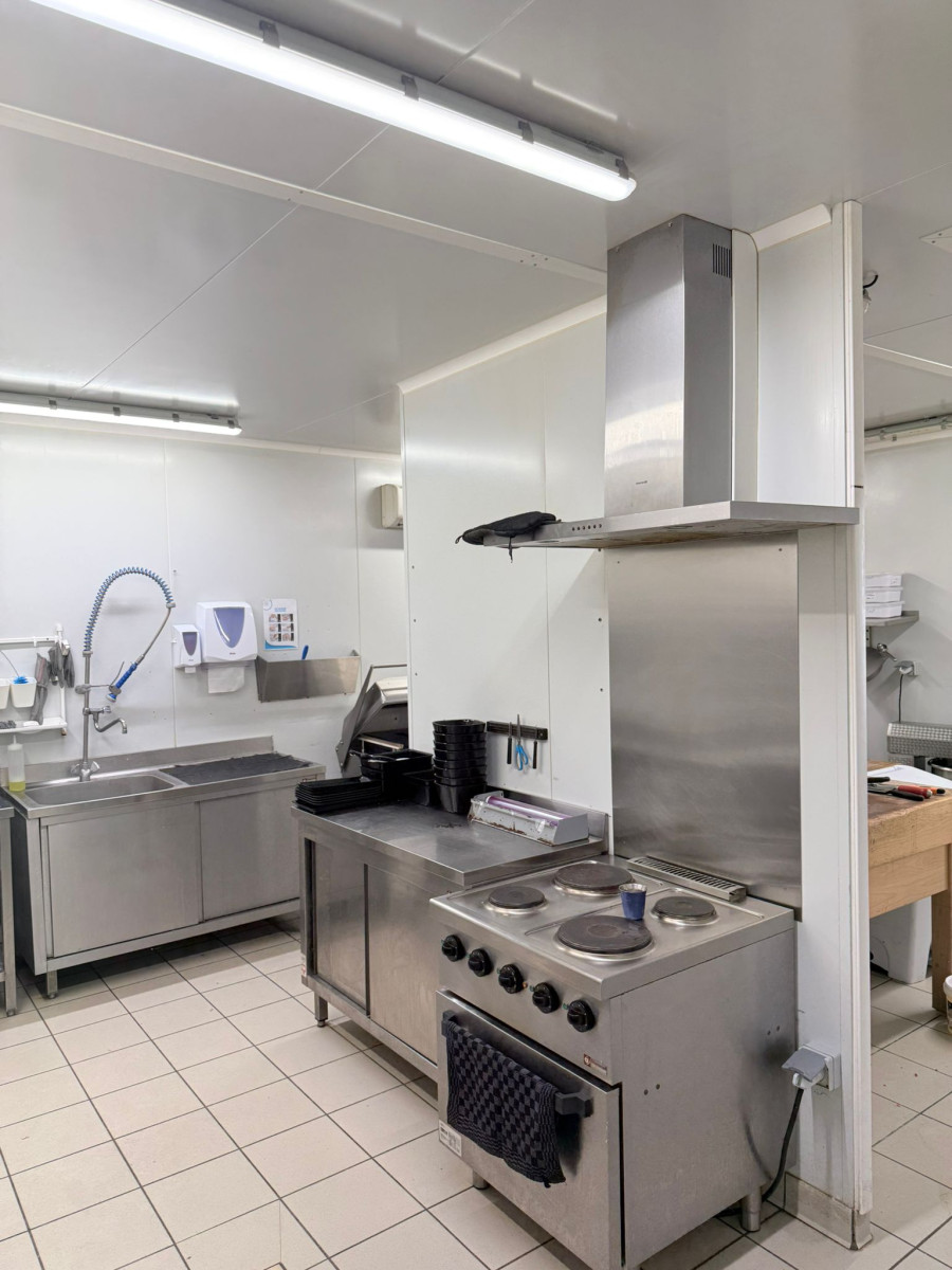 
                                                Vente
                                                 Fonds de commerce – 117 m² – Oullins-Pierre-Bénite