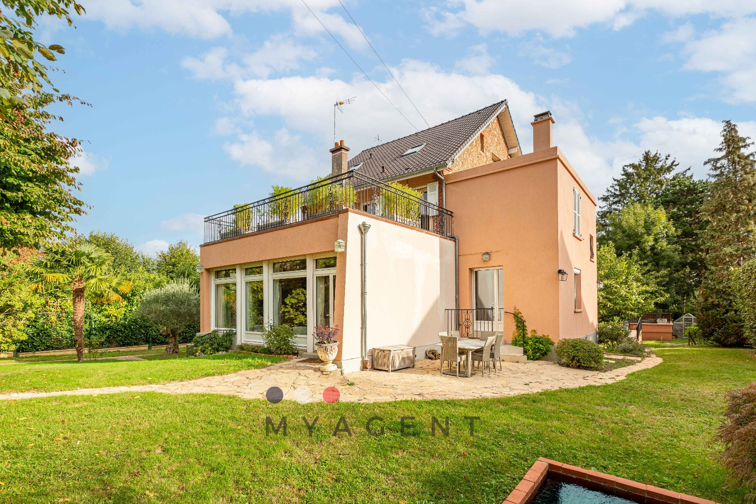 
                                                Vente
                                                 Bouquet d’émotions à Bougival