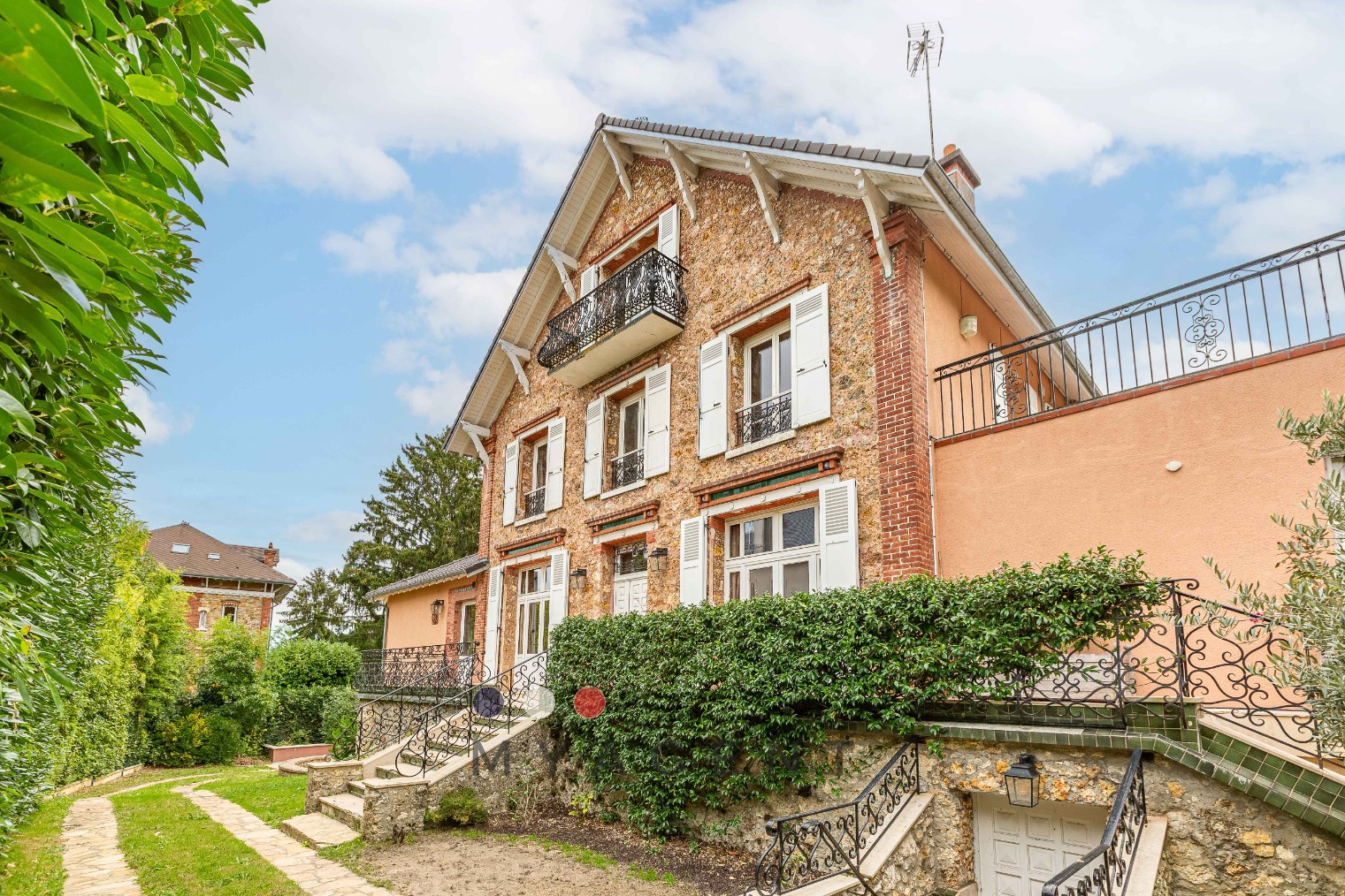 
                                                Vente
                                                 Bouquet d’émotions à Bougival