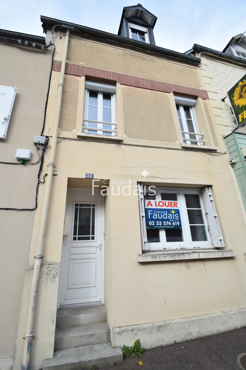 
                                                Location
                                                  Bourg de Canisy