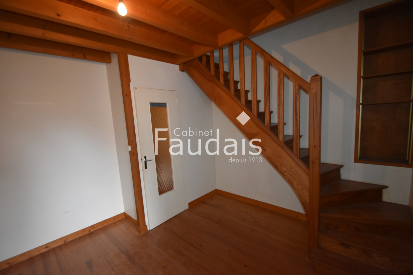 
                                                Location
                                                  Bourg de Canisy