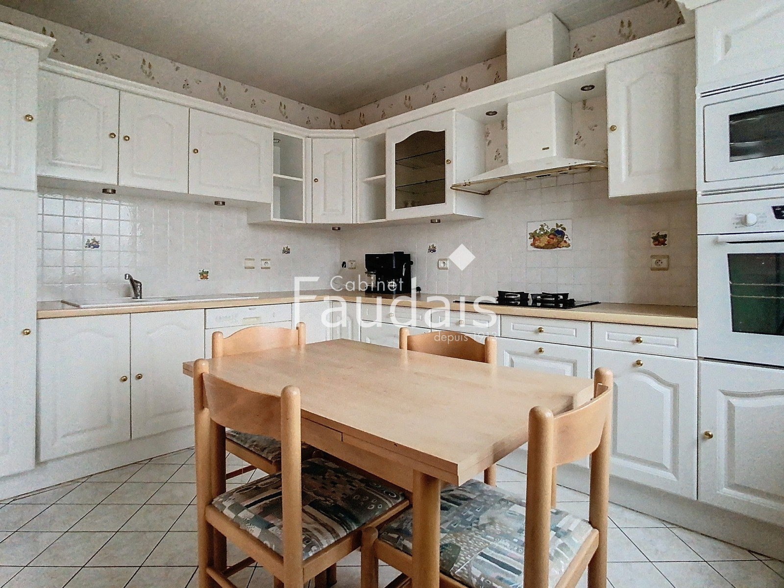 
                                                Vente
                                                 BOURG DE MOYON, MAISON DE 89M2