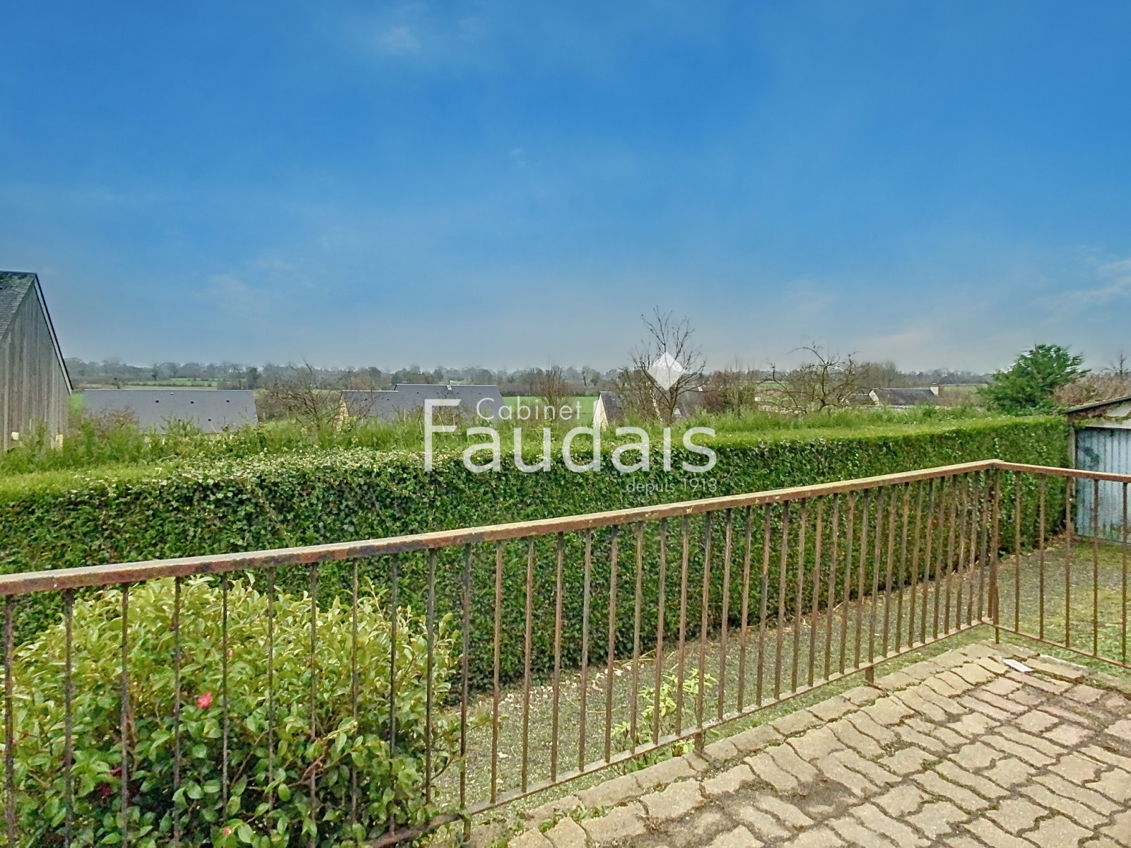 
                                                Vente
                                                 BOURG DE MOYON, MAISON DE 89M2
