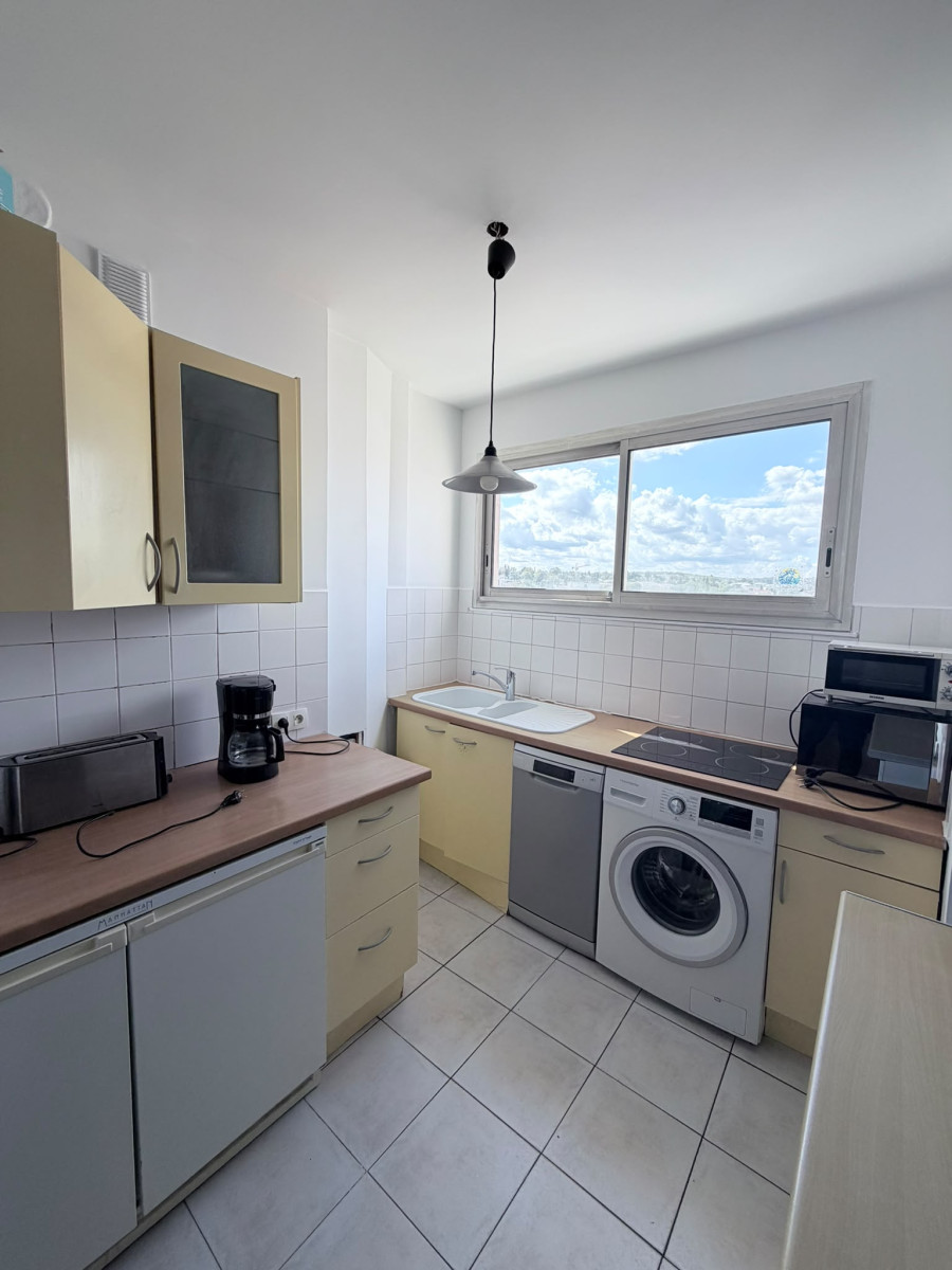 
                                                Location
                                                 Bourg-la-Reine — 3 pièces meublé de 60 m², 8e étage avec ascenseur, à 5 min du RER B
