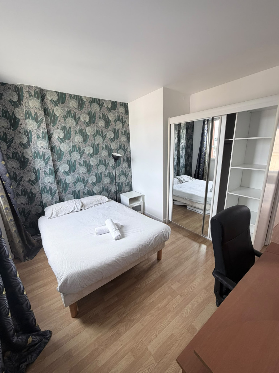 
                                                Location
                                                 Bourg-la-Reine — 3 pièces meublé de 60 m², 8e étage avec ascenseur, à 5 min du RER B