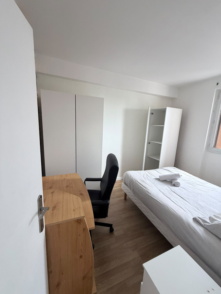 
                                                Location
                                                 Bourg-la-Reine — 3 pièces meublé de 60 m², 8e étage avec ascenseur, à 5 min du RER B