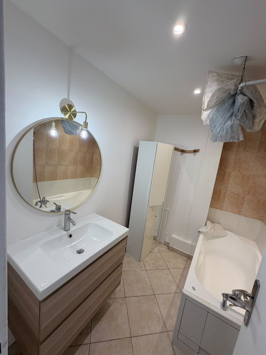 
                                                Location
                                                 Bourg-la-Reine — 3 pièces meublé de 60 m², 8e étage avec ascenseur, à 5 min du RER B