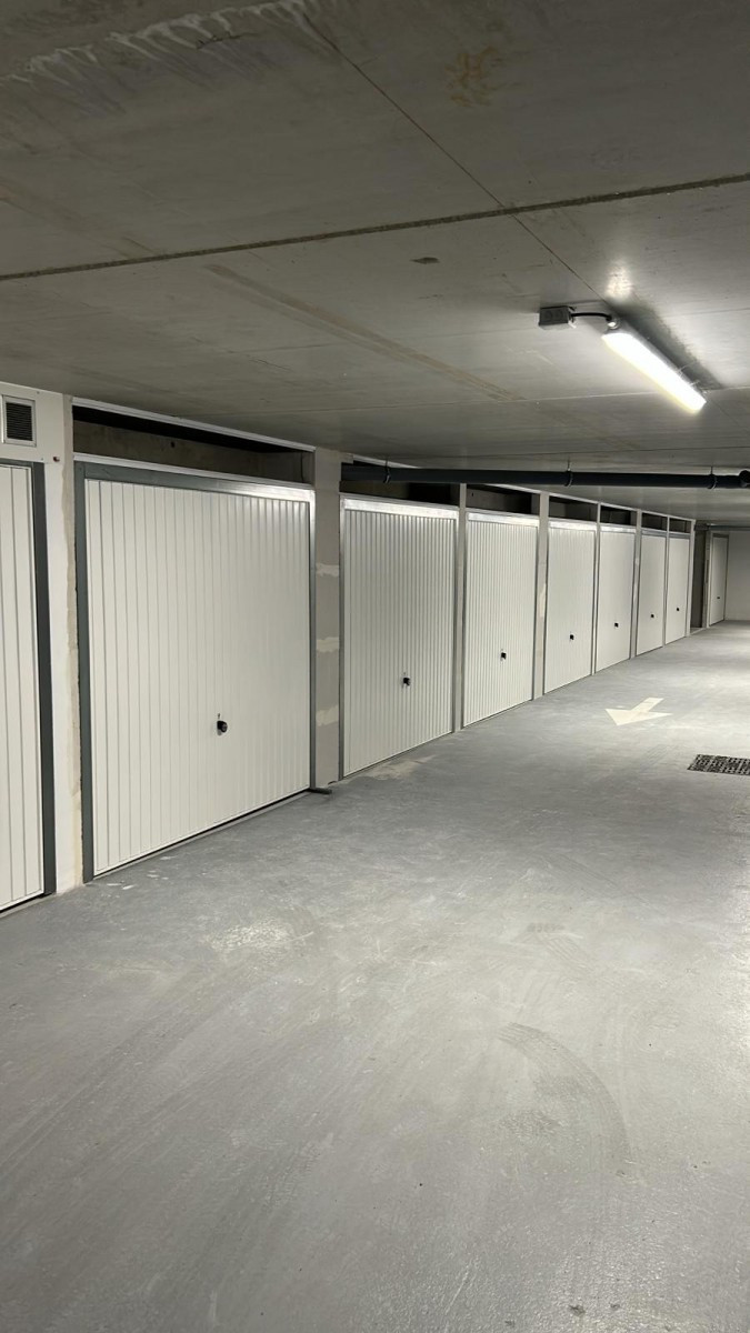 
                                                Location
                                                 BOX DOUBLE INTERIEUR FONTENAY AUX ROSES