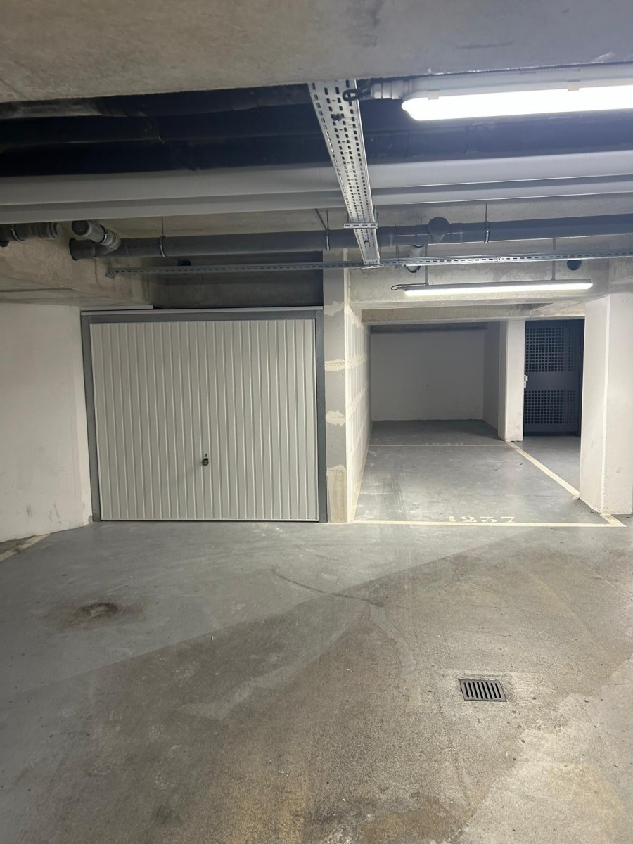 
                                                Location
                                                 BOX DOUBLE INTERIEUR FONTENAY AUX ROSES