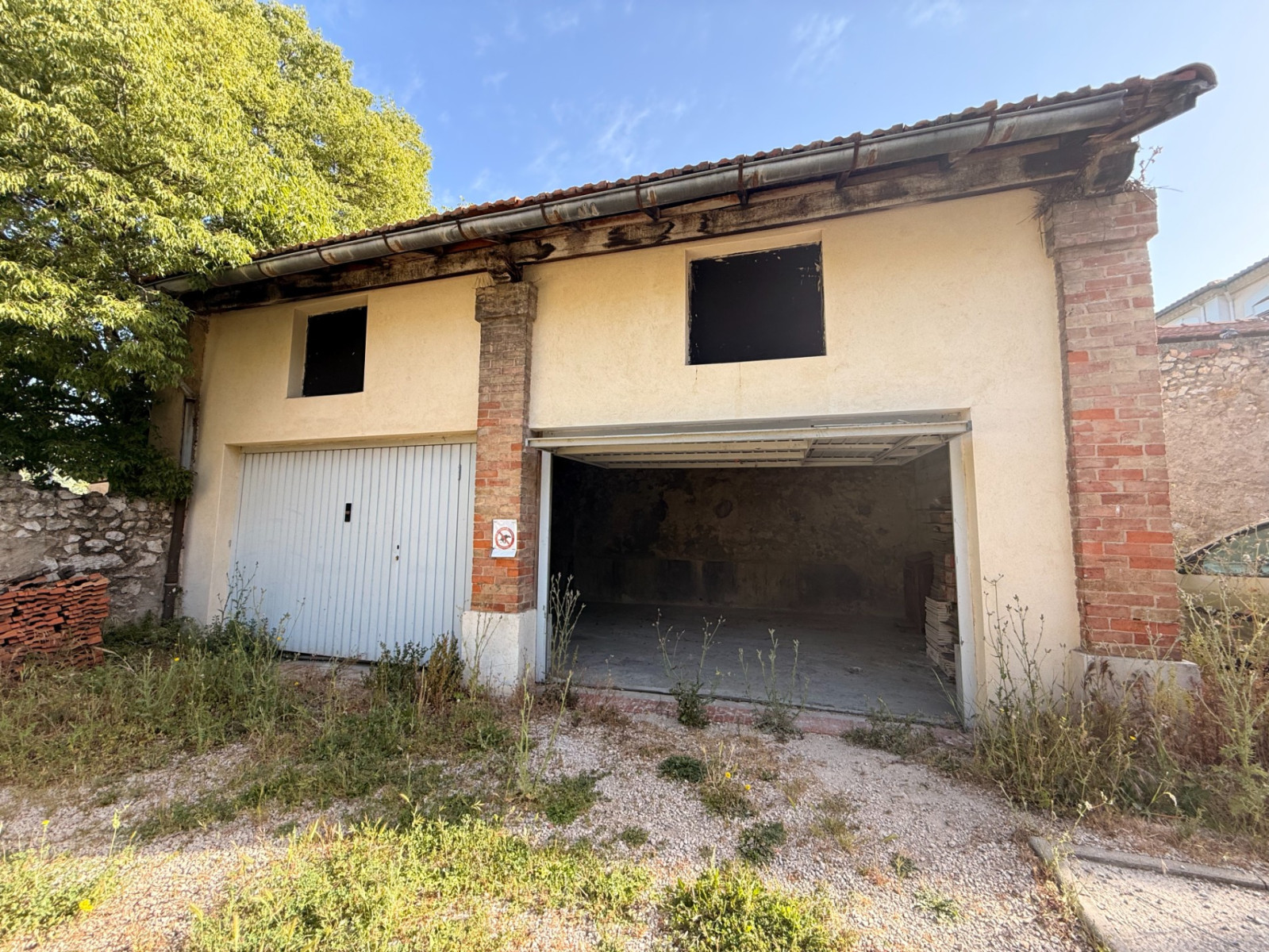 
                                                Location
                                                 BOX ROQUEVAIRE