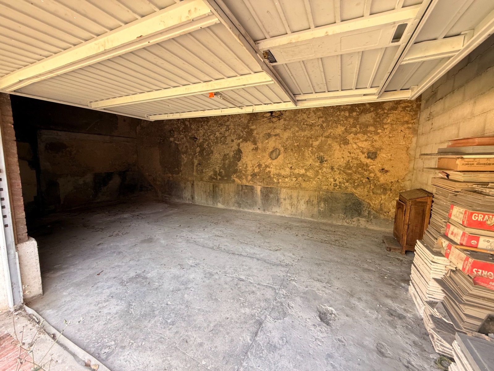 
                                                Location
                                                 BOX ROQUEVAIRE