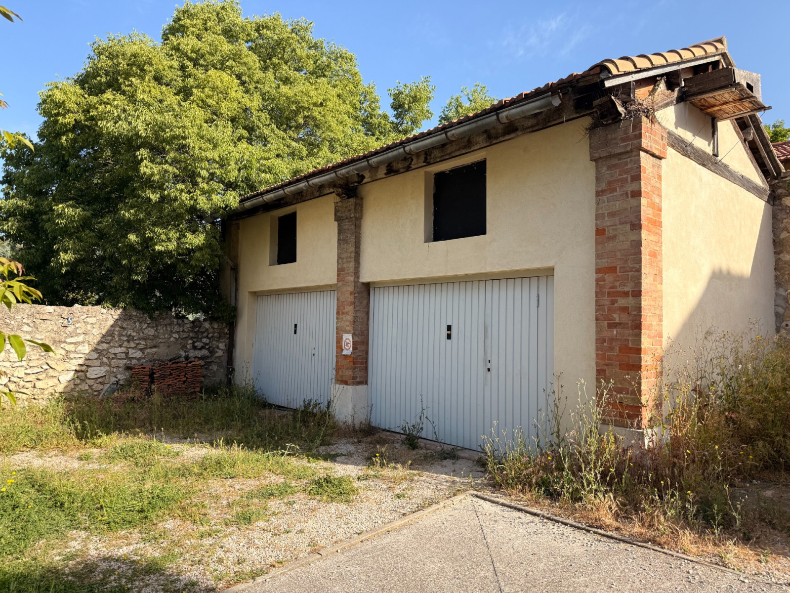 
                                                Location
                                                 BOX ROQUEVAIRE