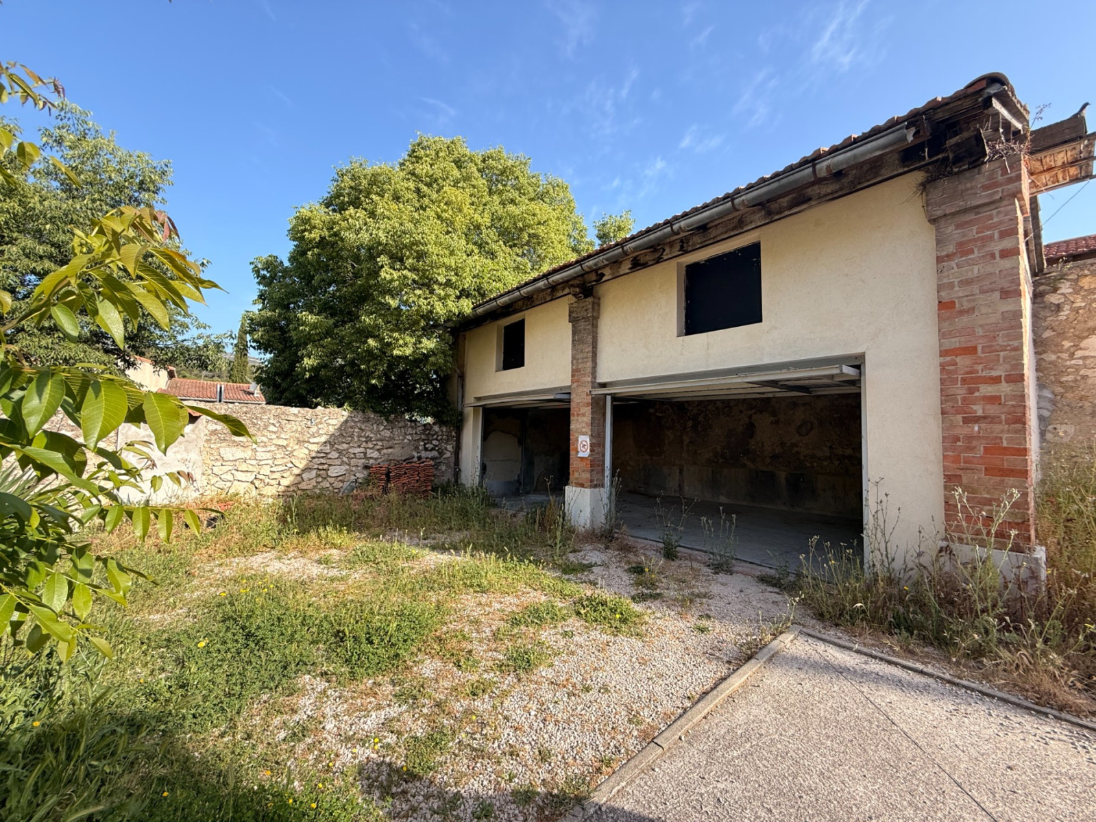 
                                                Location
                                                 BOX ROQUEVAIRE