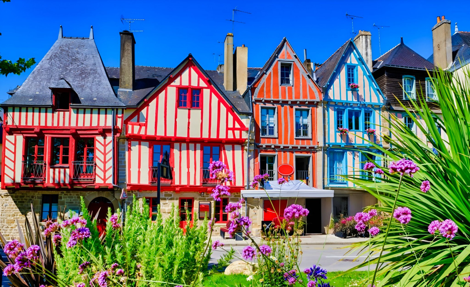 
                                                Vente
                                                 BRETAGNE – VILLAGE VACANCES – 5 HA