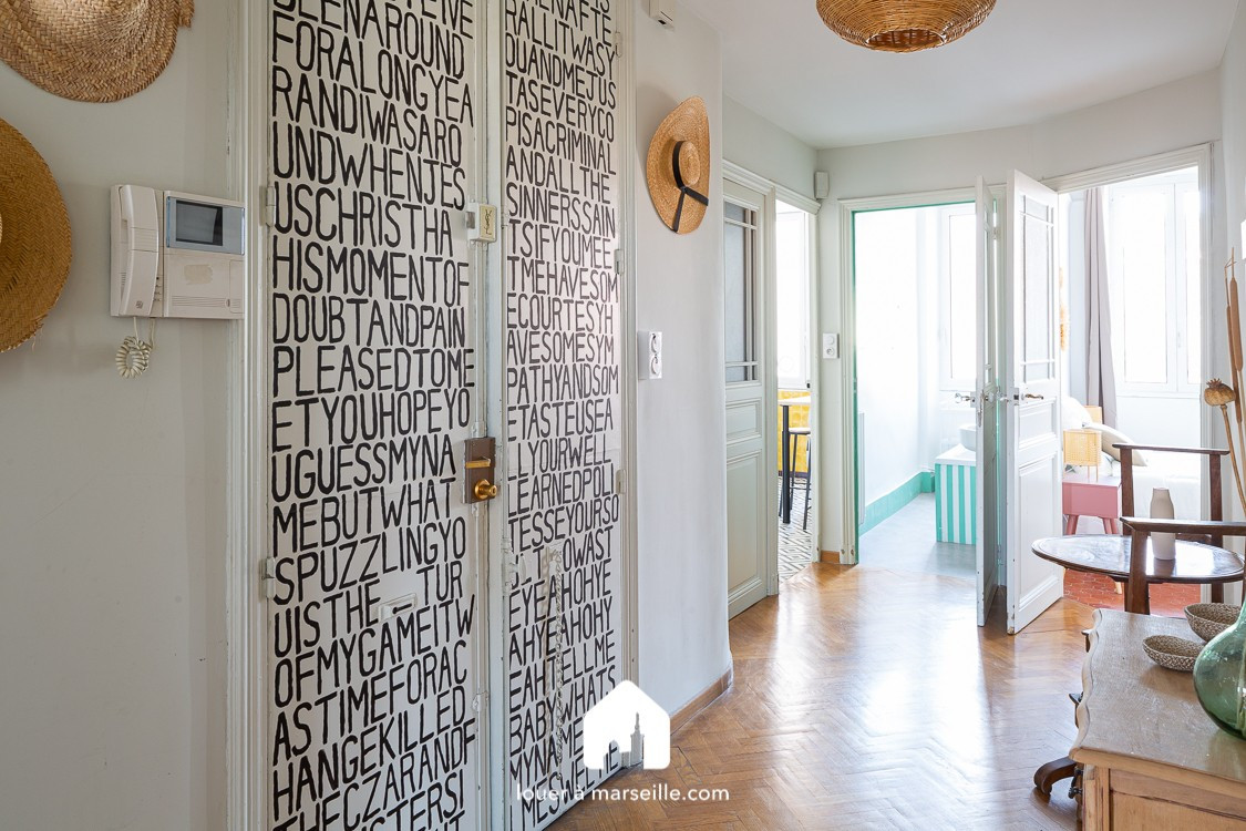 
                                                Location
                                                 Breteuil