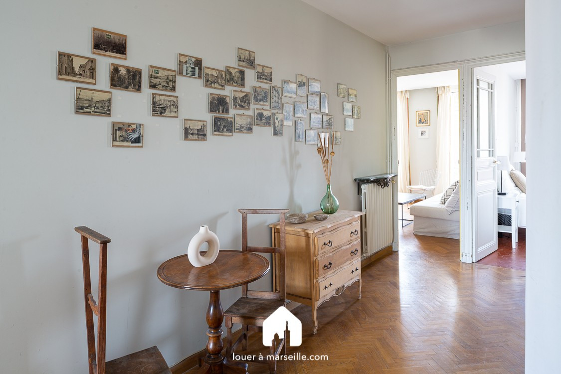 
                                                Location
                                                 Breteuil