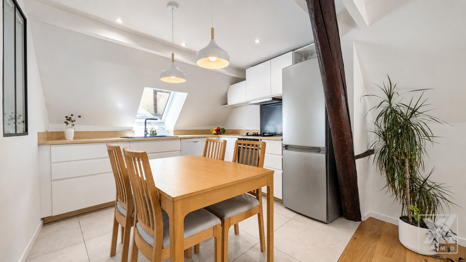 
                                                Vente
                                                 Briançon centre - Superbe type 4 en duplex