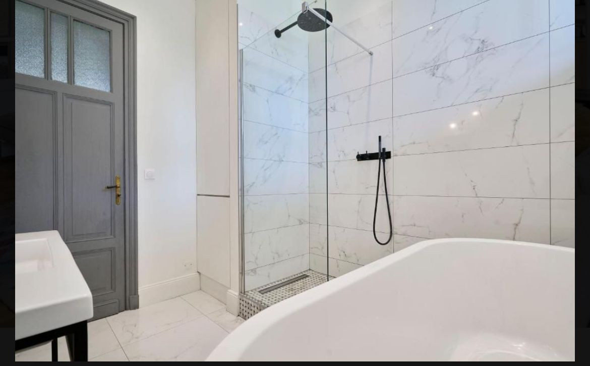 
                                                Location
                                                 Bright & Stylish Furnished Apartment Saint Maur-Lille (loyer tout inclus)