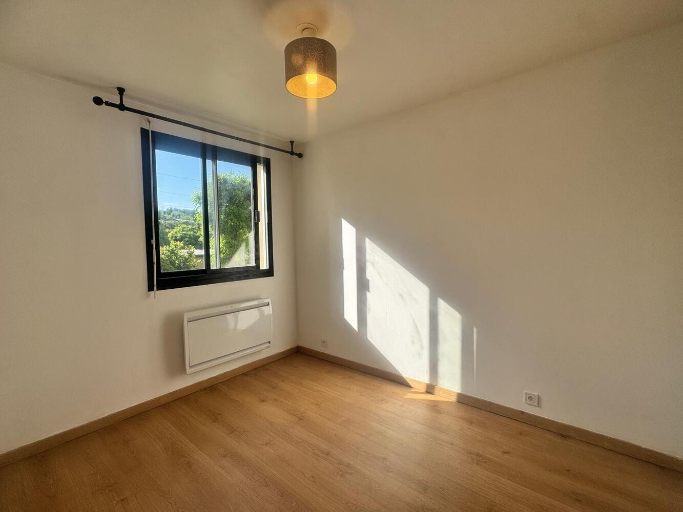 
                                                Location
                                                 Bry/Marne à 8 min. du RER, 2p balcon parking