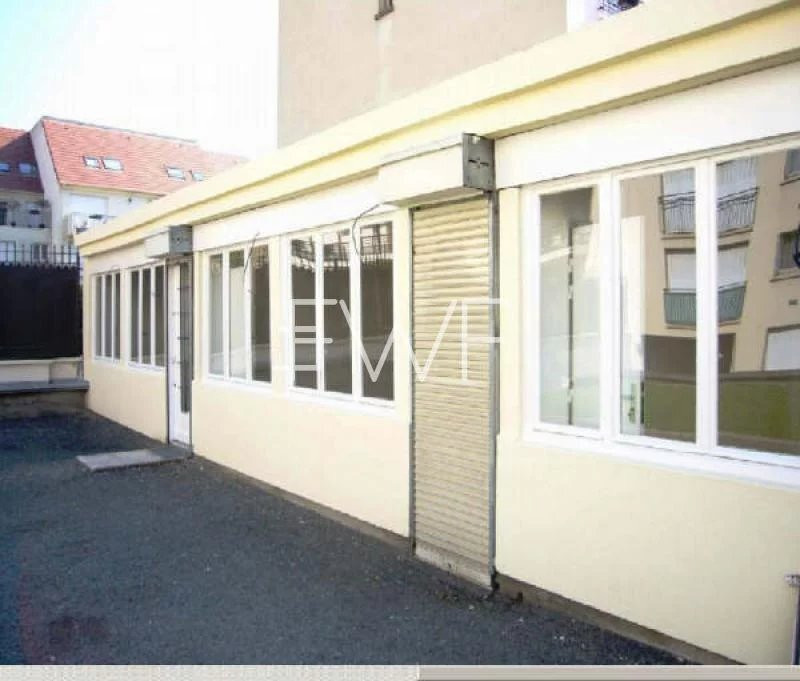 
                                                Location
                                                 Bureau  100 m²