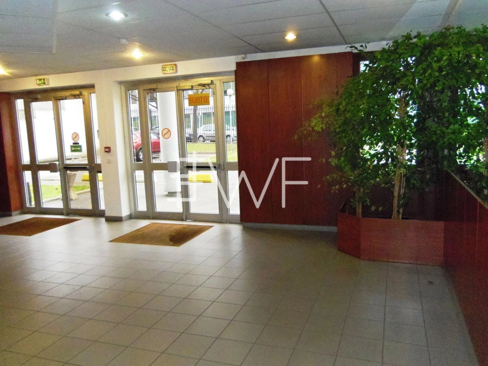 
                                                Location
                                                 Bureau 46 m²