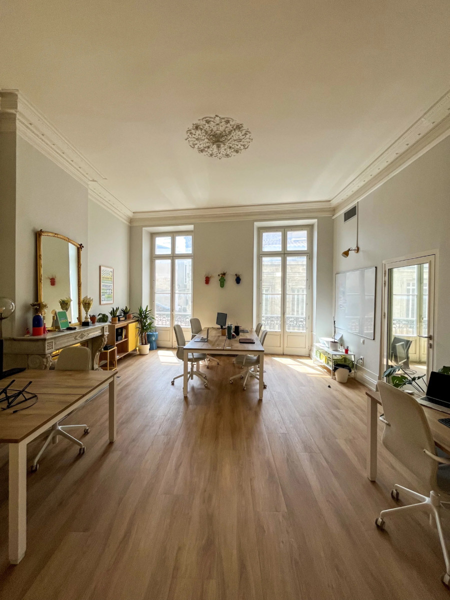 
                                                Location
                                                 Bureau 6 Postes 129m2 - Chartrons