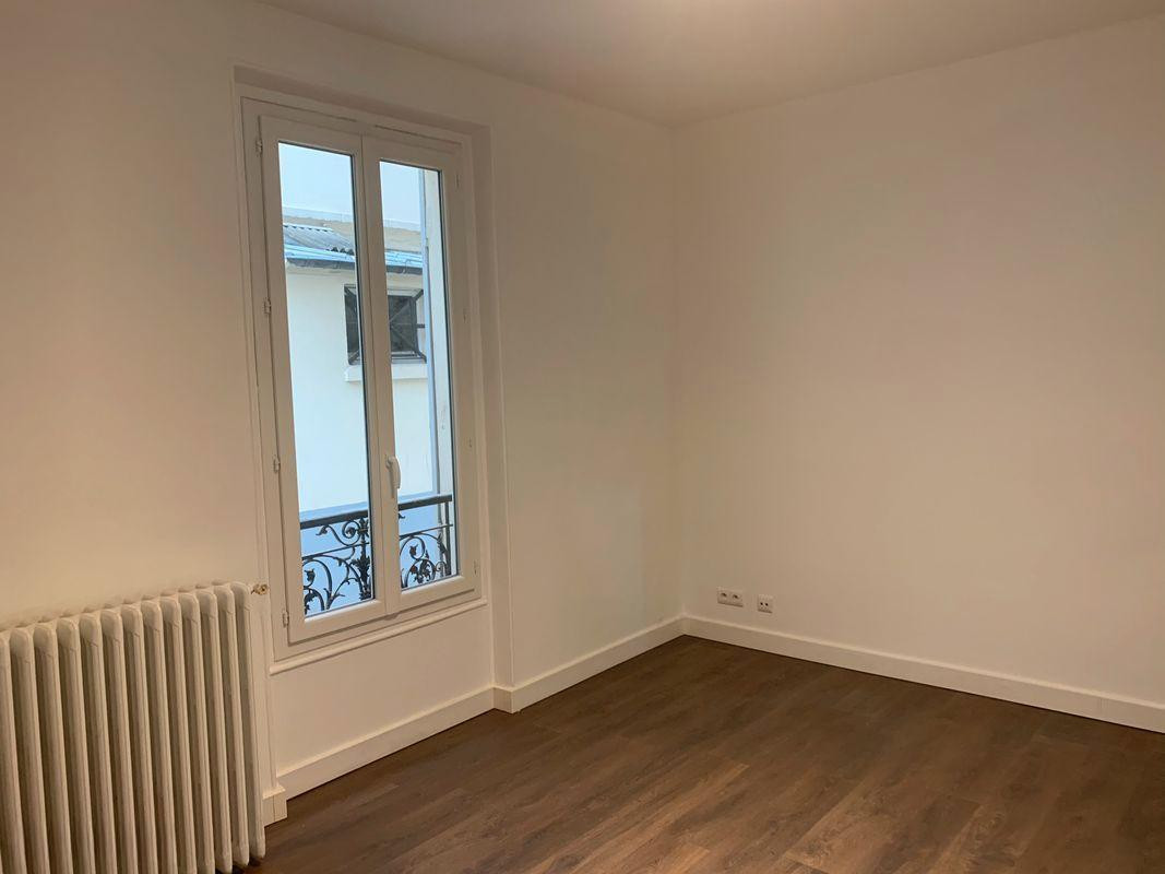 
                                                Location
                                                 Bureau-Apt 33 m2 Levallois Métro Anatole France