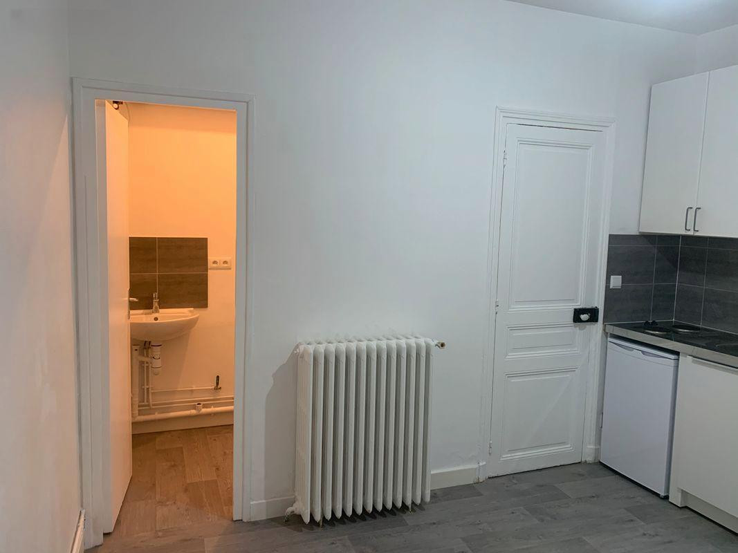 
                                                Location
                                                 Bureau-Apt 33 m2 Levallois Métro Anatole France
