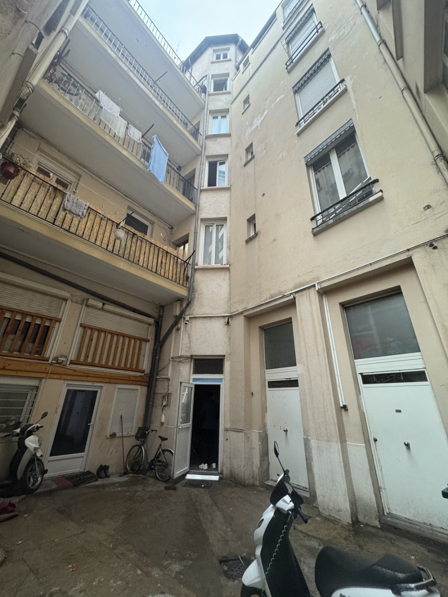 
                                                Location
                                                 Bureau avec cave de stockage Lyon 3