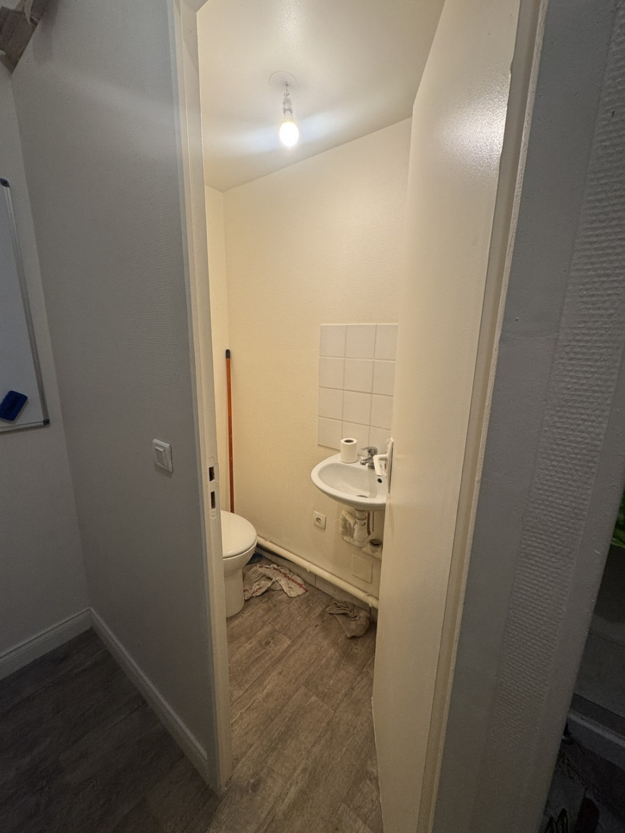 
                                                Location
                                                 Bureau avec cave de stockage Lyon 3