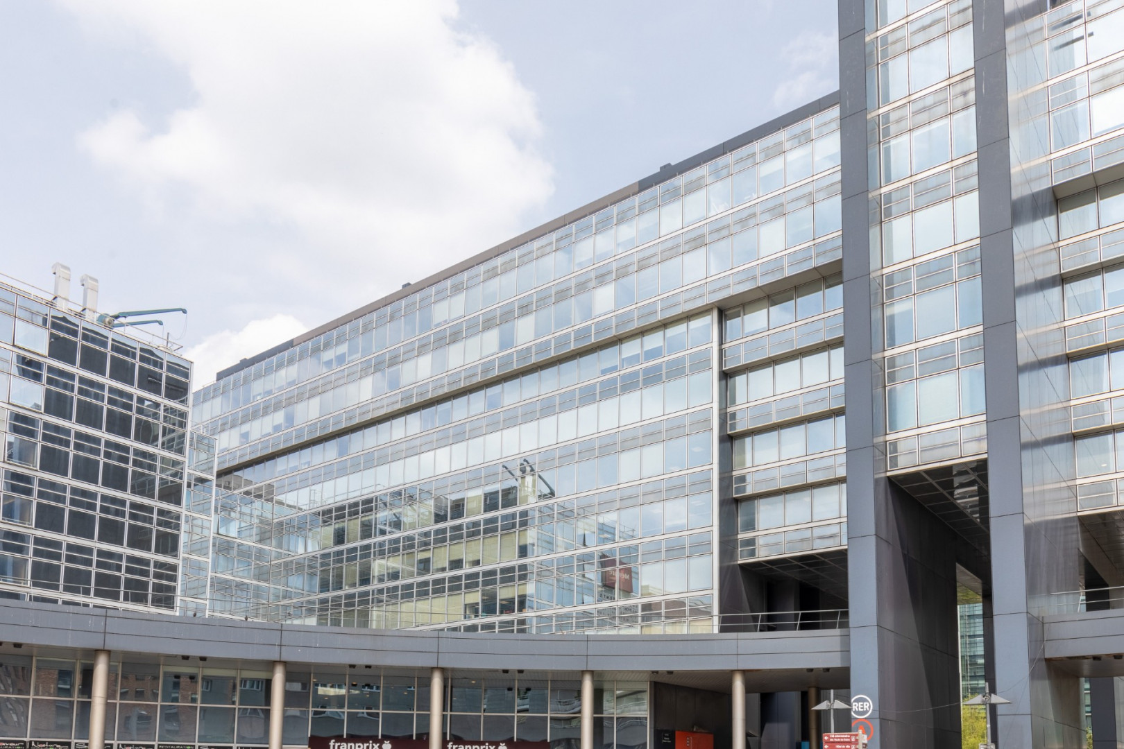 
                                                Location
                                                 Bureaux - 1 889 m² - La Defense