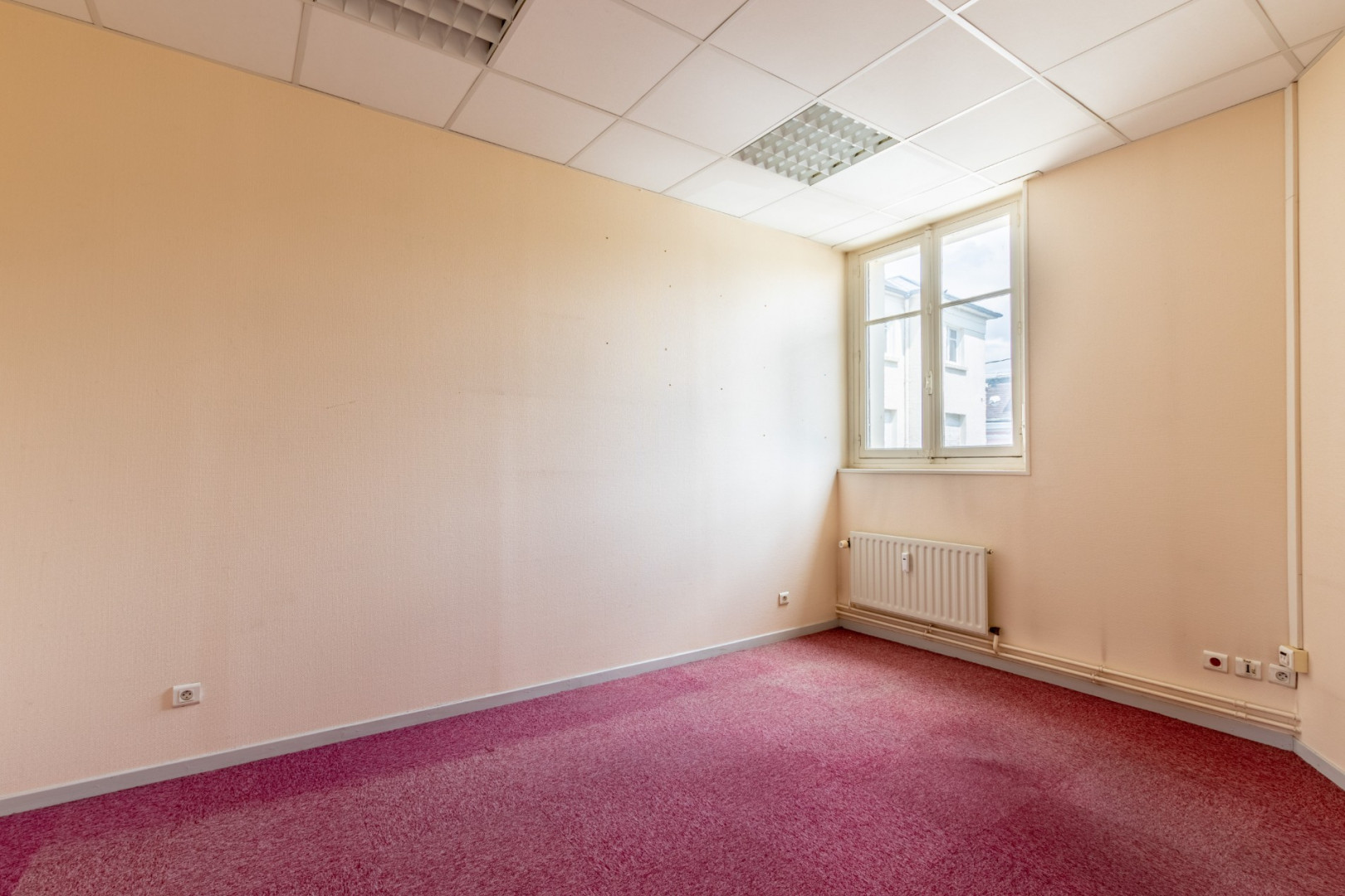 
                                                Vente
                                                 Bureaux - 562 m² - Châlons-en-Champagne