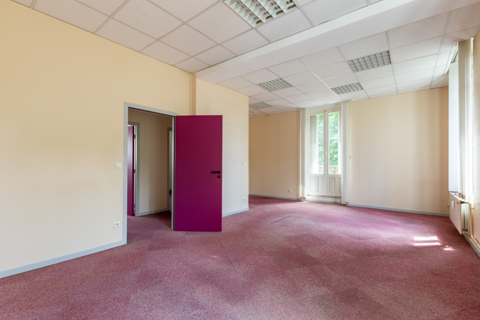 
                                                Vente
                                                 Bureaux - 562 m² - Châlons-en-Champagne