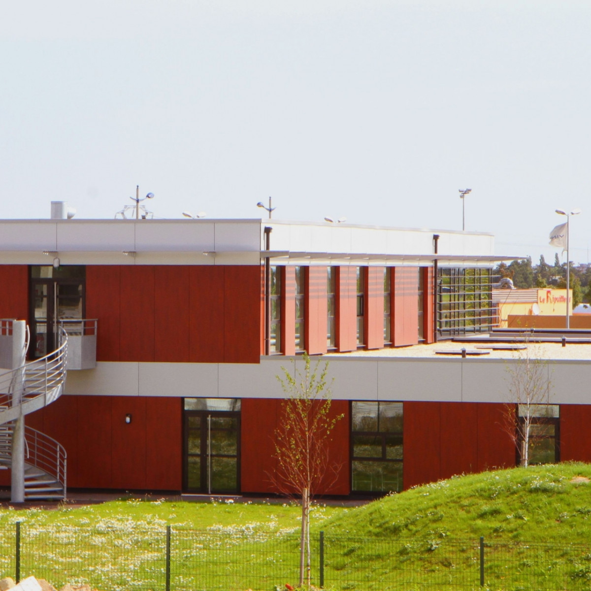 
                                                Location
                                                 Bureaux à louer en Hauts de France - 900 m² - Proche Valenciennes