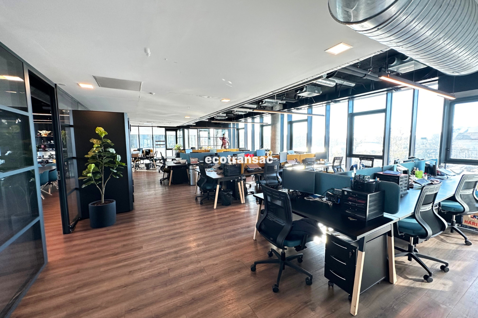 
                                                Vente
                                                 Bureaux aménagés – 320 m² – Disponibilité immédiate à Confluence