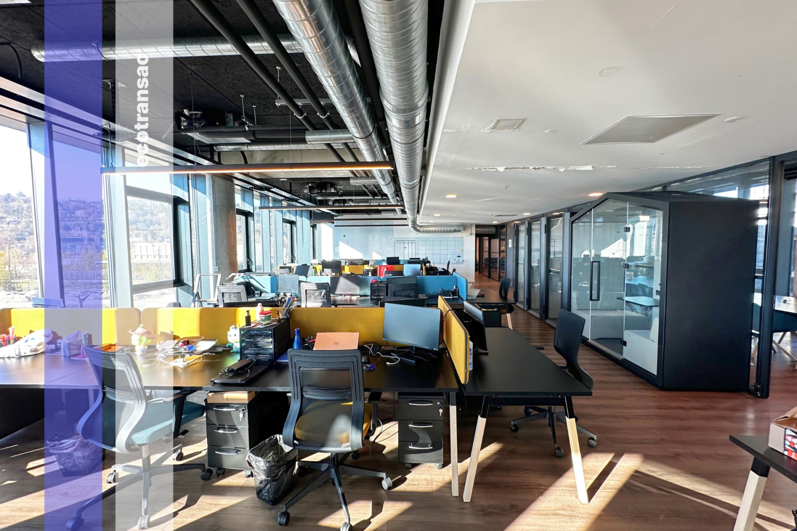 
                                                Vente
                                                 Bureaux aménagés – 320 m² – Disponibilité immédiate à Confluence