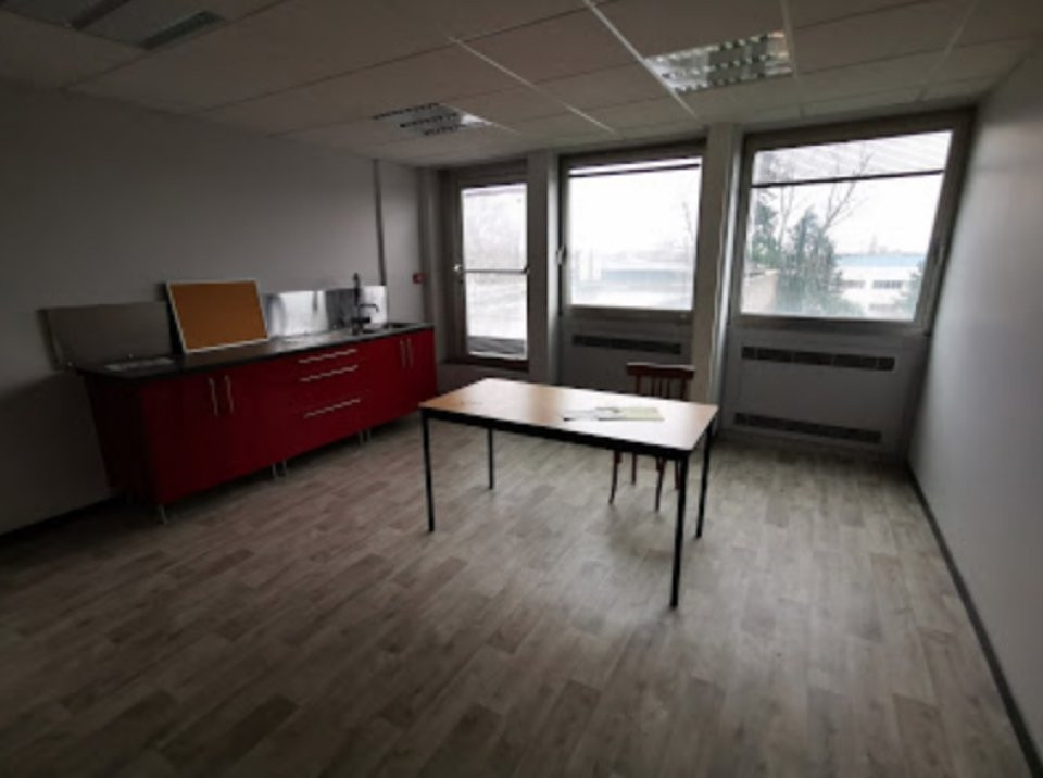 
                                                Location
                                                 Bureaux de 270 m² à louer à Neuville-en-Ferrain - Hauts-de-France (Nord)