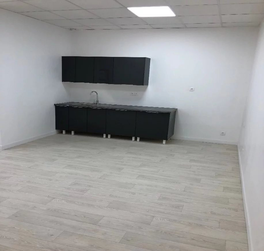 
                                                Location
                                                 Bureaux de 330m² - Villeneuve la Garenne