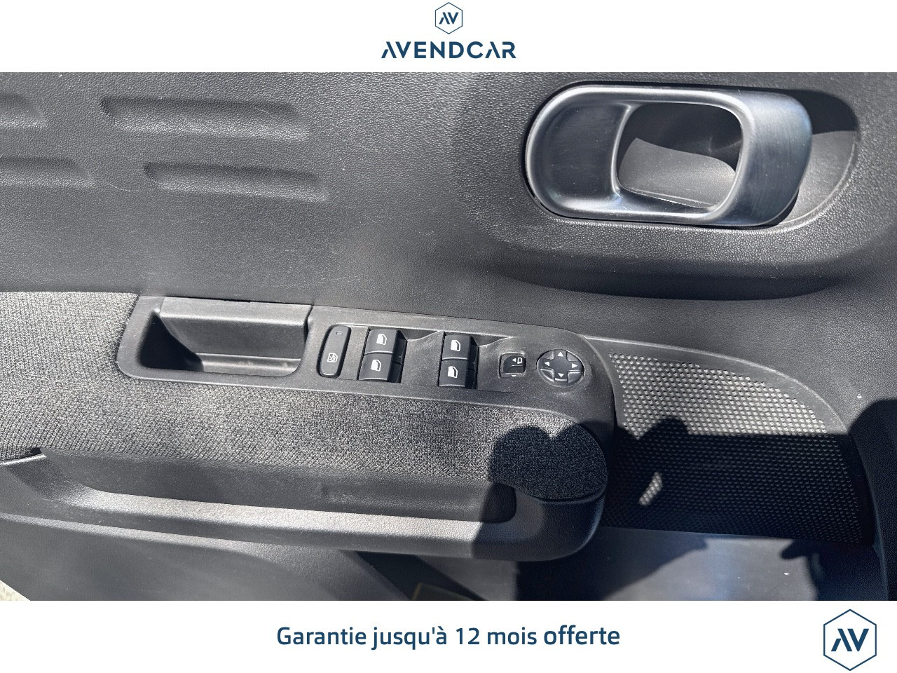 
                                                Voiture
                                                 C3 AIRCROSS 1.5 BLUEHDI 100 SHINE START-STOP