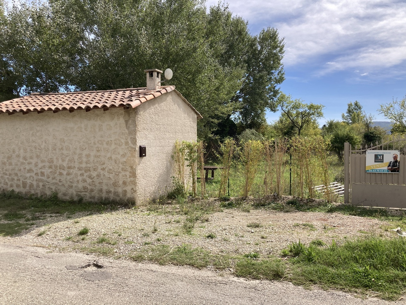 
                                                Vente
                                                 Cabanon de 18 m² sur 2000 m² de terrain