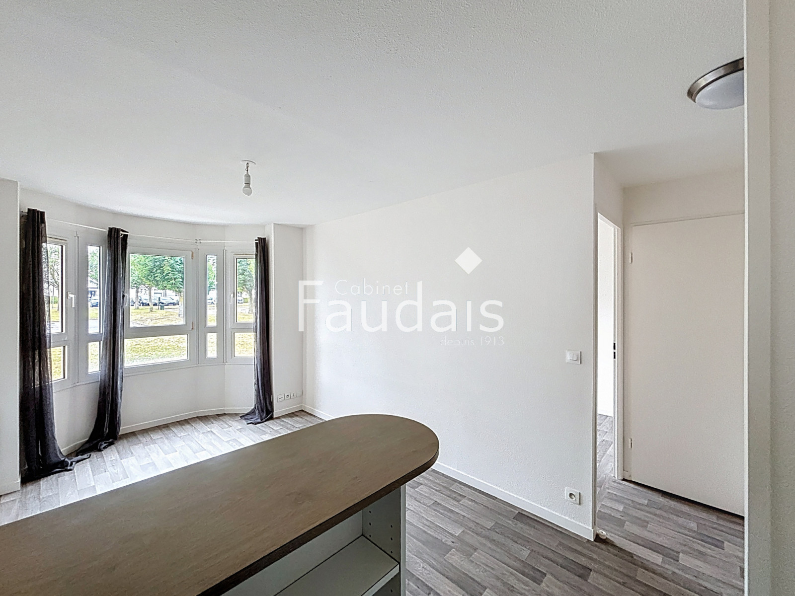 
                                                Vente
                                                 CAEN 2 pièces   proche Hôpital Privé Saint-Martin et Mémoria