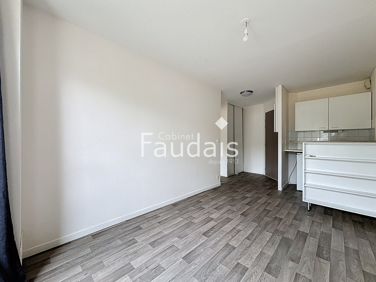 
                                                Vente
                                                 CAEN 2 pièces   proche Hôpital Privé Saint-Martin et Mémoria