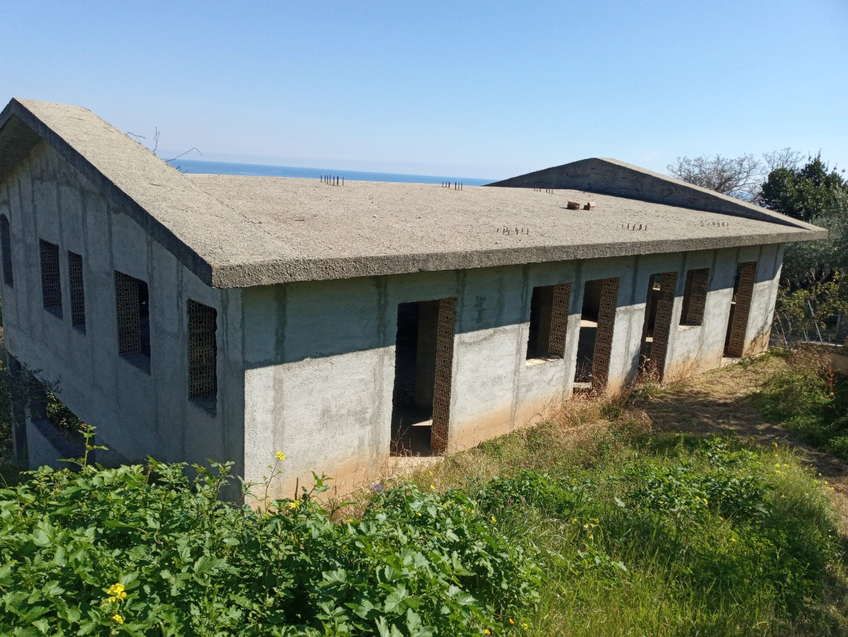 
                                                Vente
                                                 Calabre, villa/ch. d'hôtes vue mer à terminer