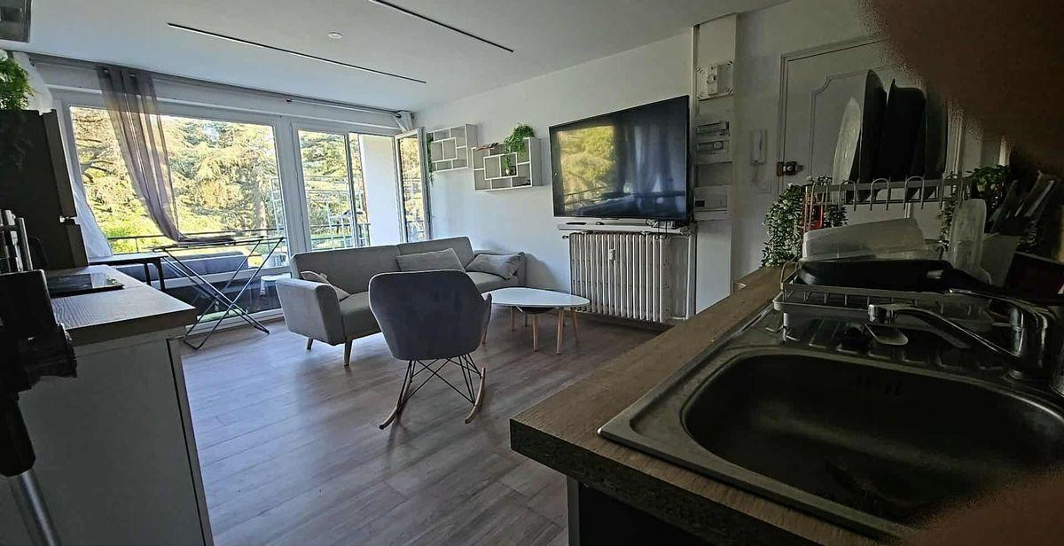 
                                                Colocation
                                                 Calme et paisible - chambre en colocation
