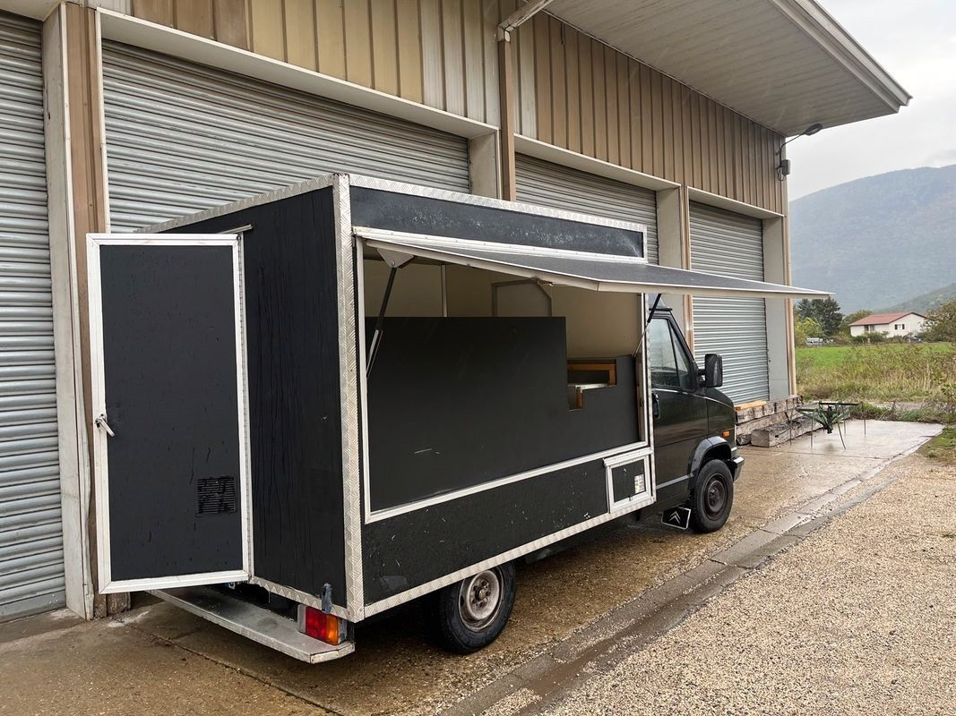 
                                                Utilitaire
                                                 camion Peugeot J5 de 1991