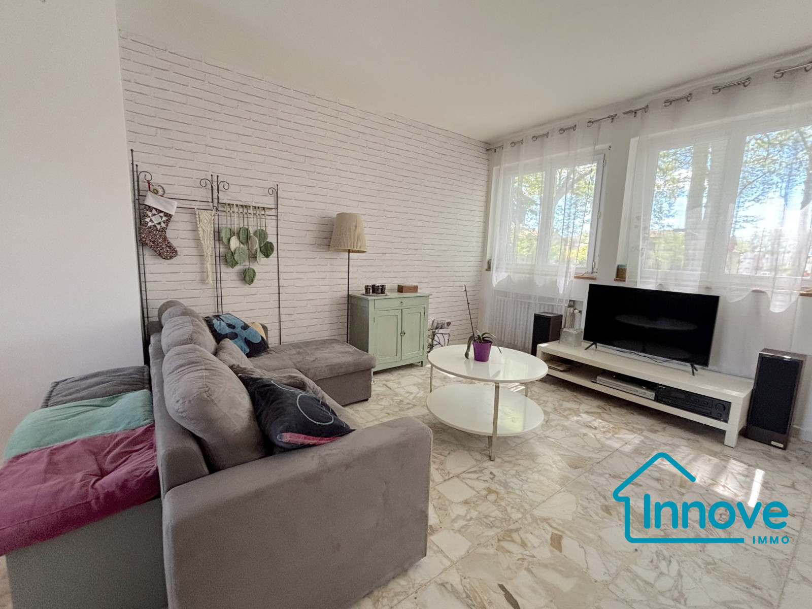 
                                                Vente
                                                 Canal de Brienne : Appartement T5 avec balcon