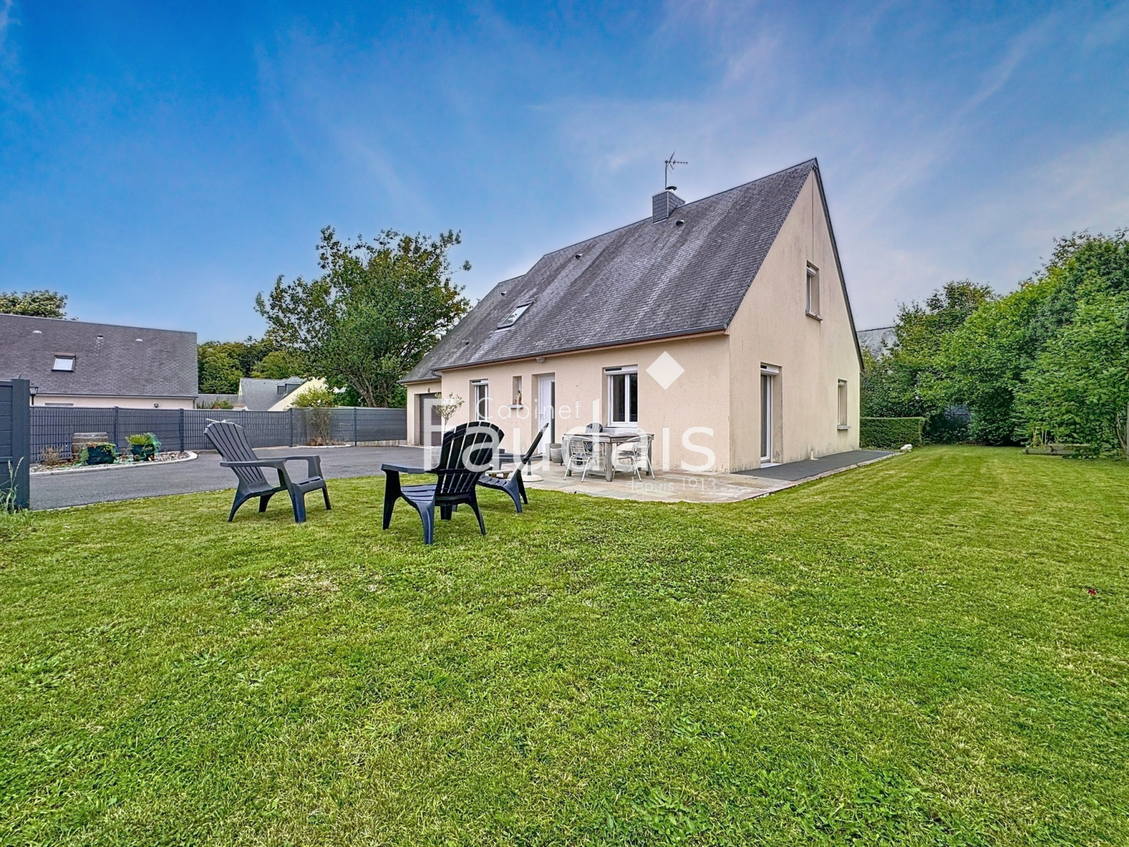 
                                                Vente
                                                 CANISY 6 pièces 123 m2  548 m2 de terrain Vie de plain pied