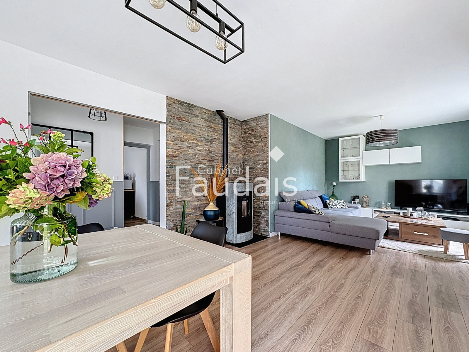 
                                                Vente
                                                 CANISY 6 pièces 123 m2  548 m2 de terrain Vie de plain pied