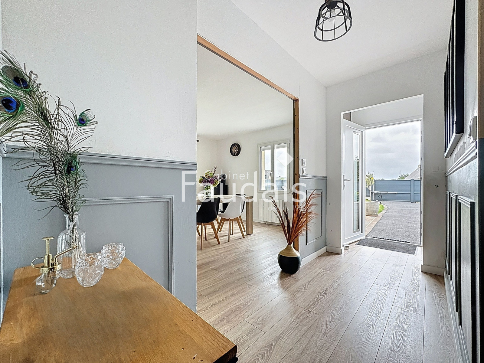 
                                                Vente
                                                 CANISY 6 pièces 123 m2  548 m2 de terrain Vie de plain pied